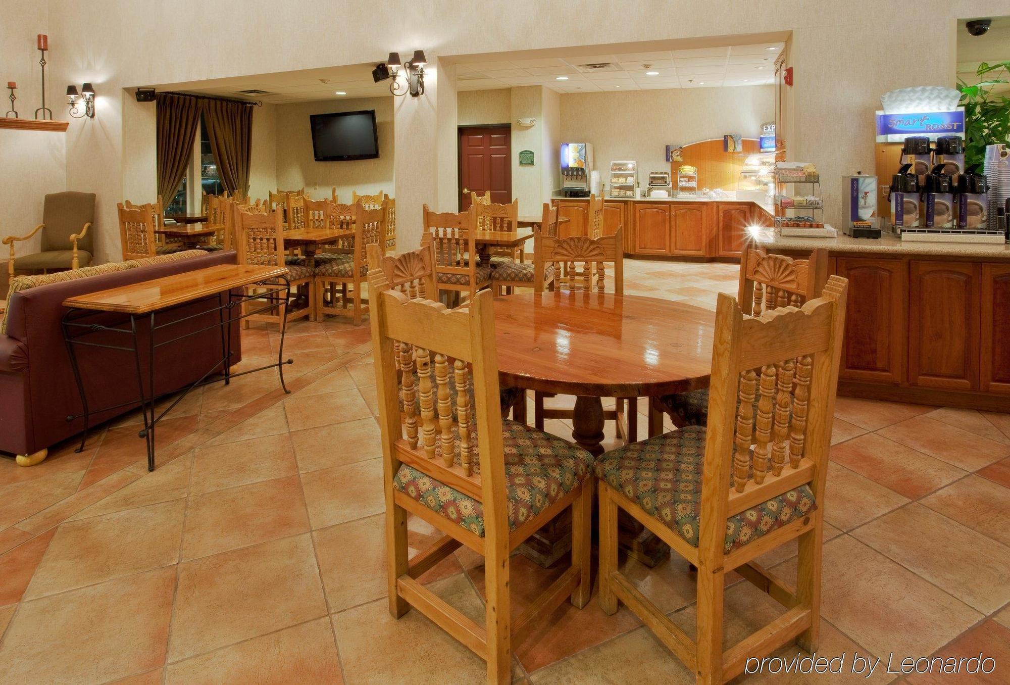 Holiday Inn Express Hotel & Suites Manteca By Ihg מסעדה תמונה